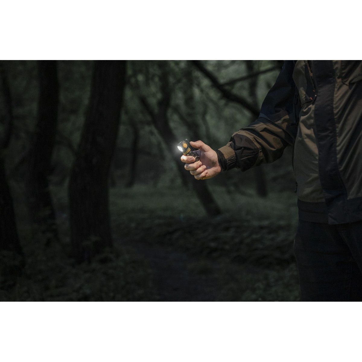 Мултиункционален челник-фенер Armytek Elf C1 USB-C топъл ARMYTEK - изглед 9 - Extreme-bg.com Мултиункционален челник-фенер Armytek Elf C1 USB-C топъл ARMYTEK - изглед 9