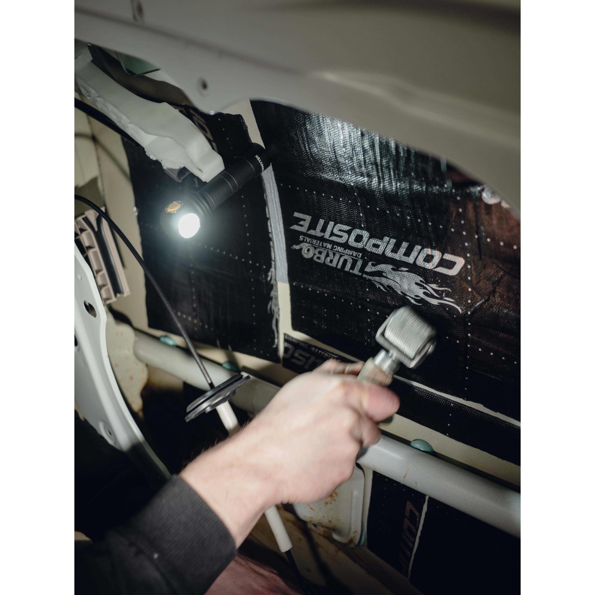 Мултиункционален челник-фенер Armytek Wizard C2 WR Magnet USB студен 3 в 1 ARMYTEK - изглед 12 - Extreme-bg.com Мултиункционален челник-фенер Armytek Wizard C2 WR Magnet USB студен 3 в 1 ARMYTEK - изглед 12