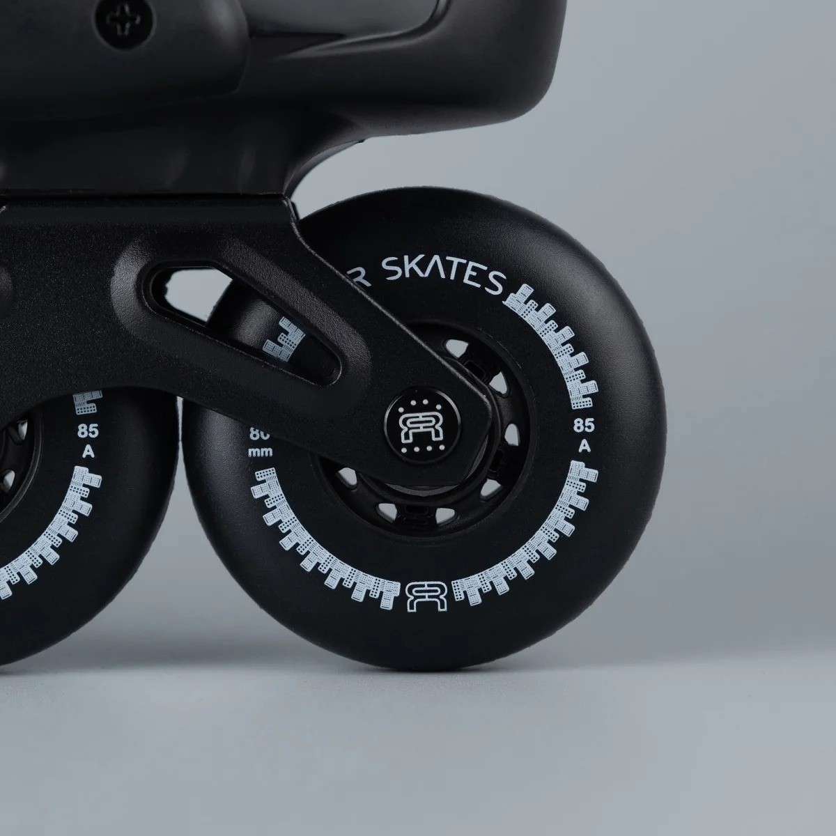 Ролери за Фристайл и Фрирайд FR Skates FRX 80 Black – Легендарна Здравина и Маневреност FR-SKATES - изглед 9 - Extreme-bg.com Ролери за Фристайл и Фрирайд FR Skates FRX 80 Black – Легендарна Здравина и Маневреност FR-SKATES - изглед 9