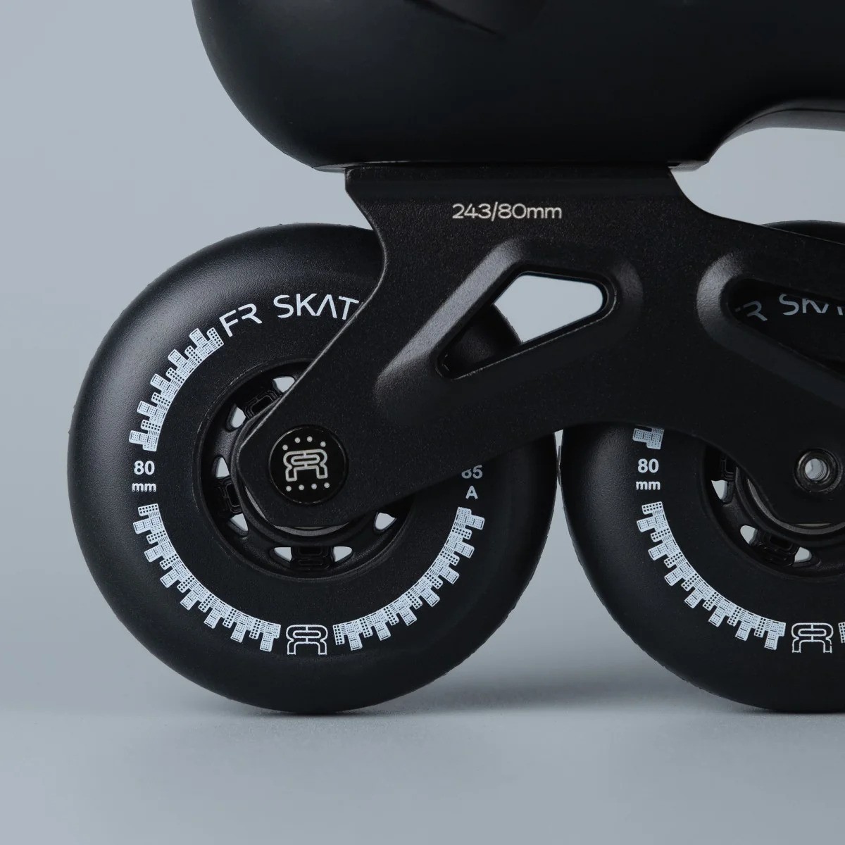 Ролери за Фристайл и Фрирайд FR Skates FRX 80 Black – Легендарна Здравина и Маневреност FR-SKATES - изглед 8 - Extreme-bg.com Ролери за Фристайл и Фрирайд FR Skates FRX 80 Black – Легендарна Здравина и Маневреност FR-SKATES - изглед 8