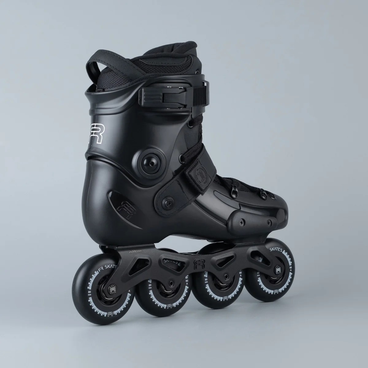 Ролери за Фристайл и Фрирайд FR Skates FRX 80 Black – Легендарна Здравина и Маневреност FR-SKATES - изглед 3 - Extreme-bg.com Ролери за Фристайл и Фрирайд FR Skates FRX 80 Black – Легендарна Здравина и Маневреност FR-SKATES - изглед 3