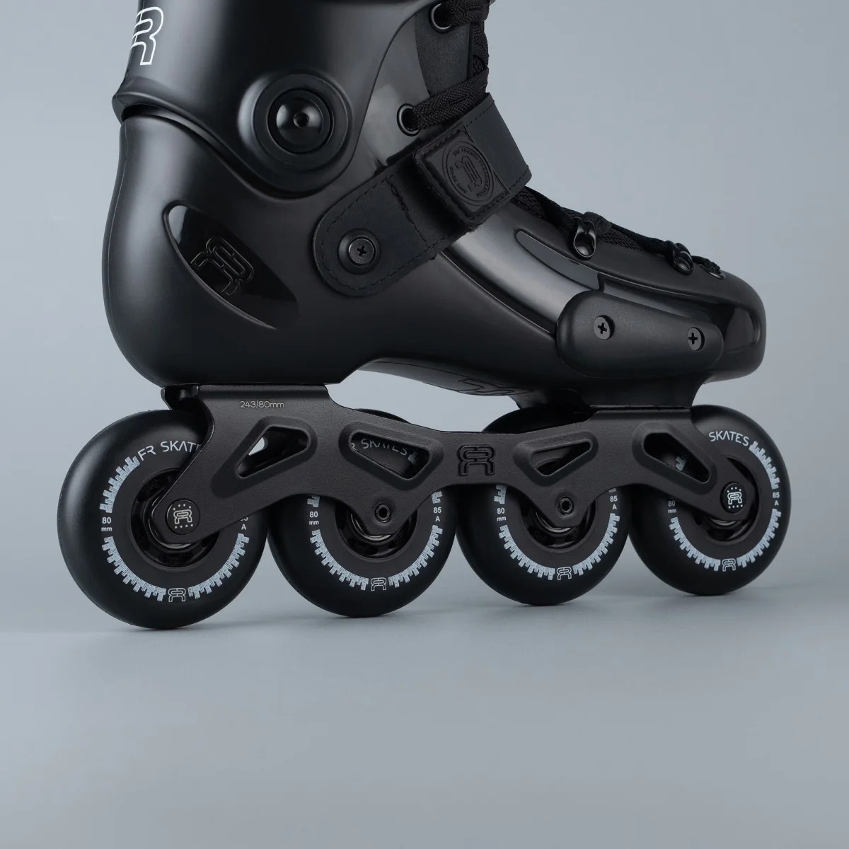 Ролери за Фристайл и Фрирайд FR Skates FRX 80 Black – Легендарна Здравина и Маневреност FR-SKATES - изглед 4 - Extreme-bg.com Ролери за Фристайл и Фрирайд FR Skates FRX 80 Black – Легендарна Здравина и Маневреност FR-SKATES - изглед 4