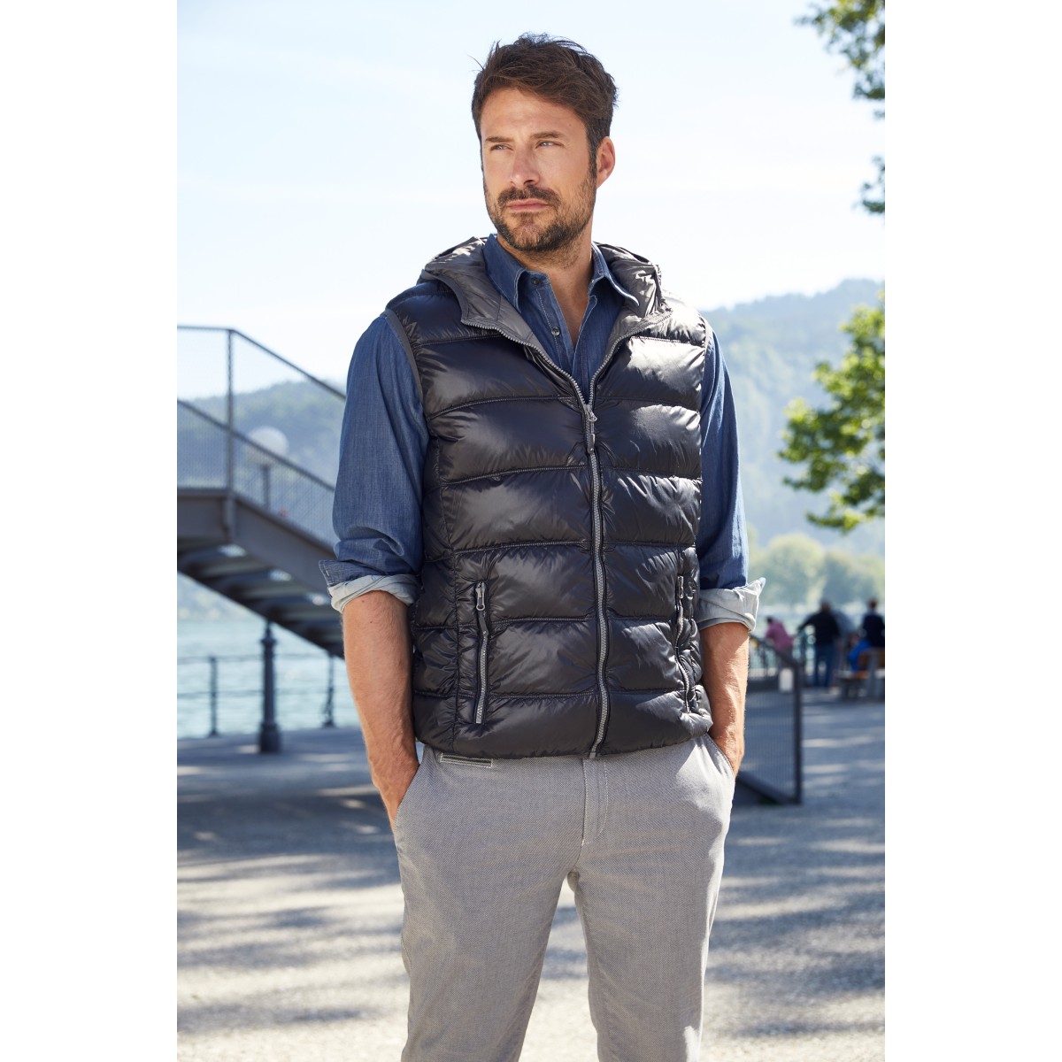 Мъжки пухен елек JN1062 blue/silver JAMES AND NICHOLSON - изглед 8 - Extreme-bg.com Мъжки пухен елек JN1062 blue/silver JAMES AND NICHOLSON - изглед 8