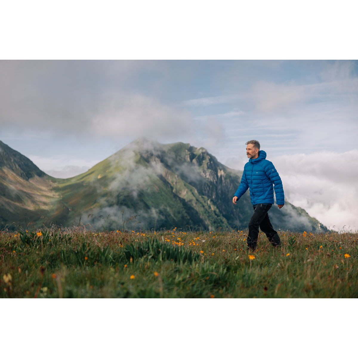 Мъжко Пухено Яке Mac in a Sac Summit Ocean Blue | 600 CUIN | Естествен Пух MAC IN A SAC - изглед 6 - Extreme-bg.com Мъжко Пухено Яке Mac in a Sac Summit Ocean Blue | 600 CUIN | Естествен Пух MAC IN A SAC - изглед 6