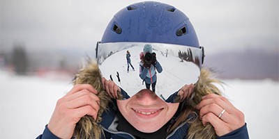 Защо е важно да носим каска и очила, когато караме ски?