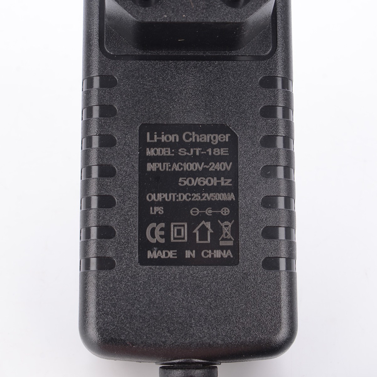 Зарядно 29.4V 0,6A - за електрическа тротинетка UX2 TEMPISH - изглед 6 - Extreme-bg.com Зарядно 29.4V 0,6A - за електрическа тротинетка UX2 TEMPISH - изглед 6