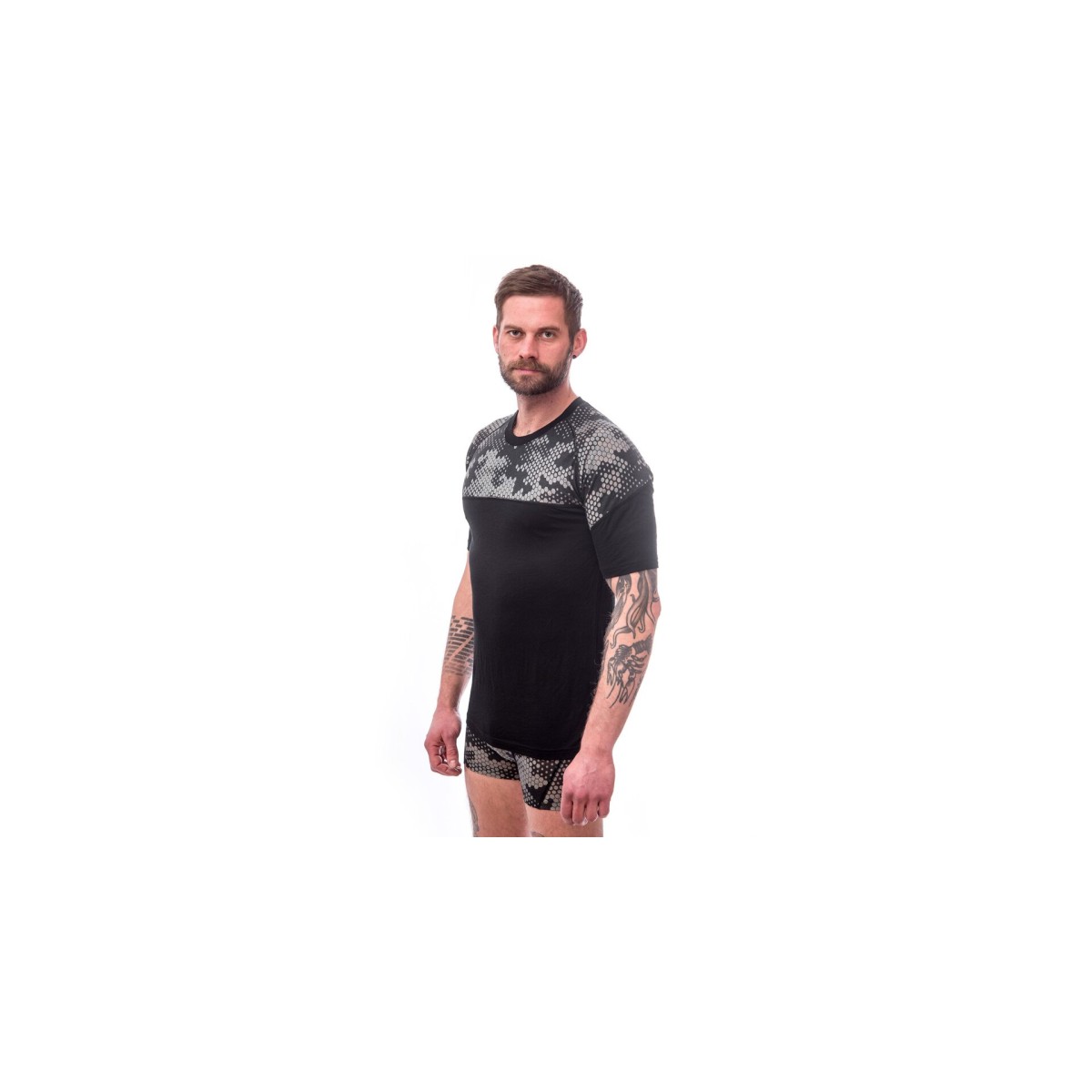 Мъжка мерино тениска MERINO IMPRESS black/honeycomb SENSOR - изглед 3 - Extreme-bg.com Мъжка мерино тениска MERINO IMPRESS black/honeycomb SENSOR - изглед 3