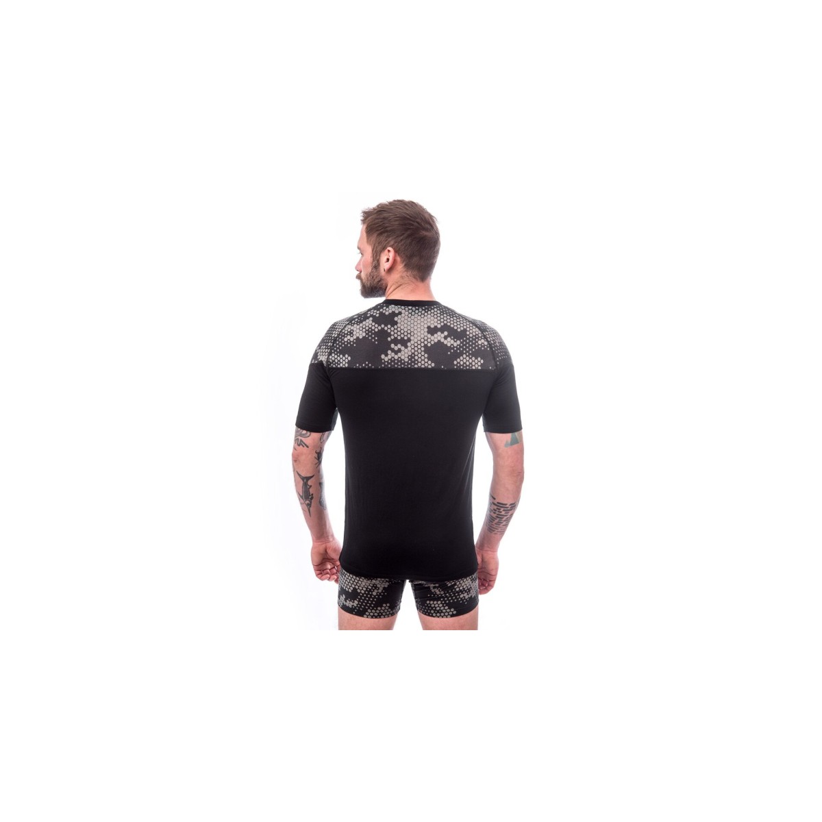 Мъжка мерино тениска MERINO IMPRESS black/honeycomb SENSOR - изглед 5 - Extreme-bg.com Мъжка мерино тениска MERINO IMPRESS black/honeycomb SENSOR - изглед 5