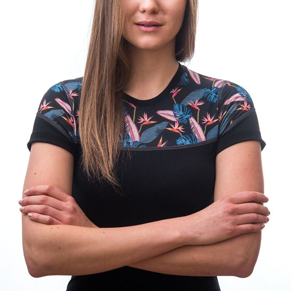 Дамска мерино тениска MERINO IMPRESS black/floral SENSOR - изглед 5 - Extreme-bg.com Дамска мерино тениска MERINO IMPRESS black/floral SENSOR - изглед 5